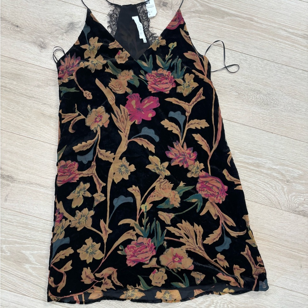 ASTR NWT Velvet Floral Lace Trim Mini Dress